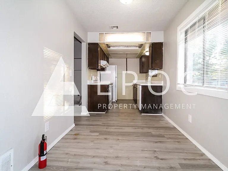 409 Woodland Dr — Photo 4