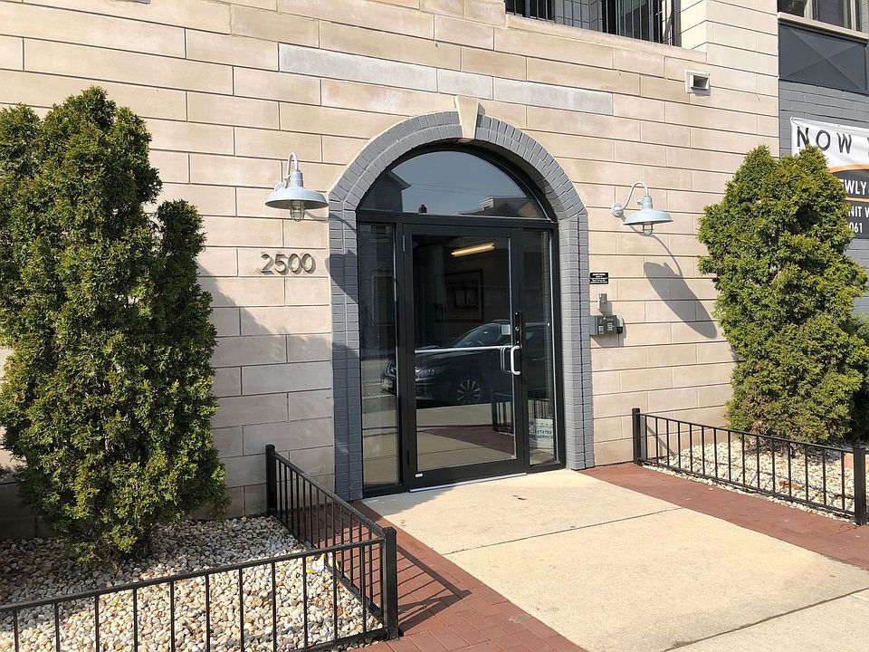 1st image of 2500 N Clybourn Ave APT 204