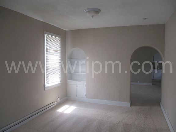 4th image of 409 33rd St
