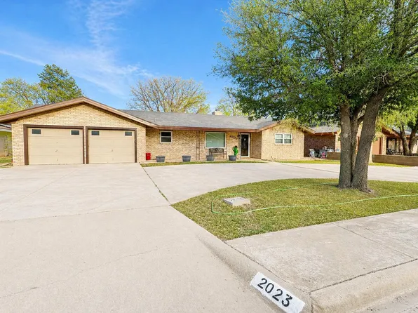 2023 Rice Dr, Levelland, TX 79336