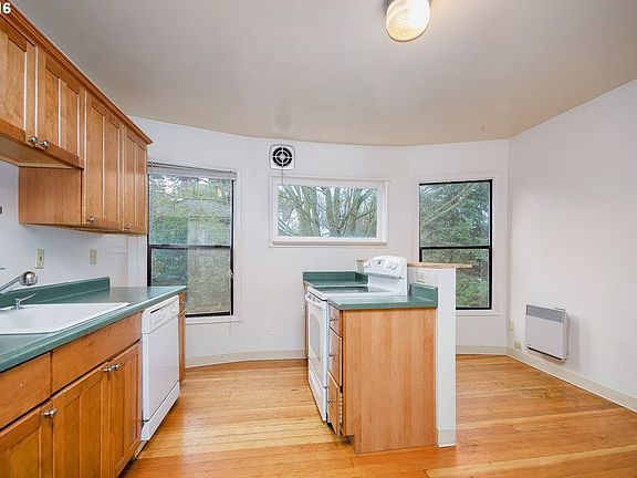 3rd image of 512-514 SE 17th Ave #512