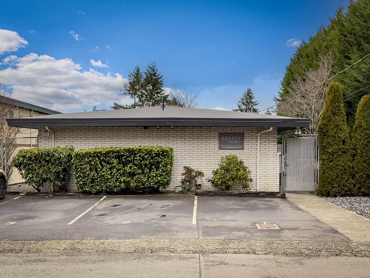 Building Photo - 913 Harrington Ave NE