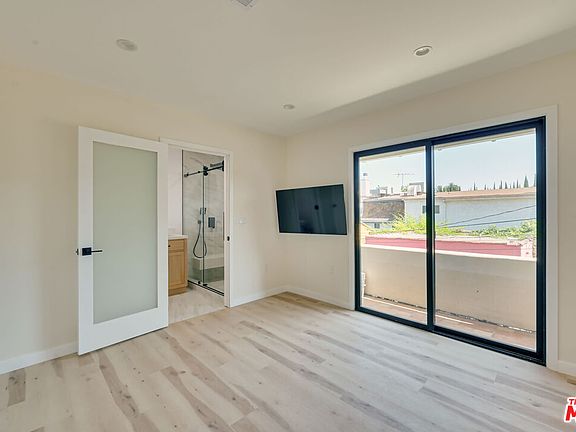 4th image of 843 Westbourne Dr #B