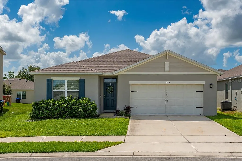 4 bed, 2.0 bath, 1828 sqft, $3,200 — Photo 1