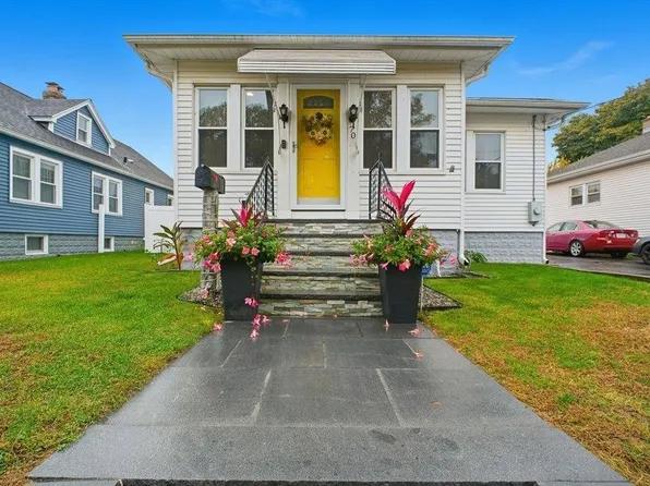 70 Norman St, Springfield, MA 01104