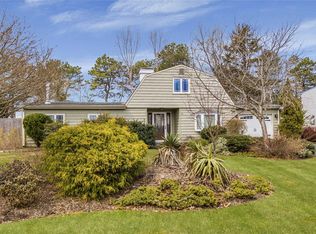 16 Matsunaye Dr, Medford, NY 11763