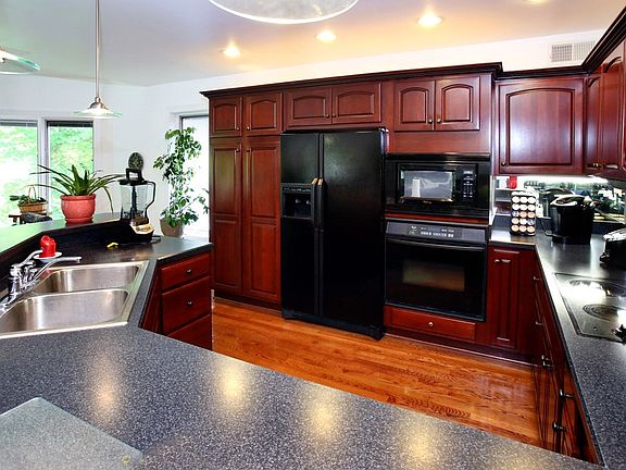 5th image of 8804 Wooded Trail Ct