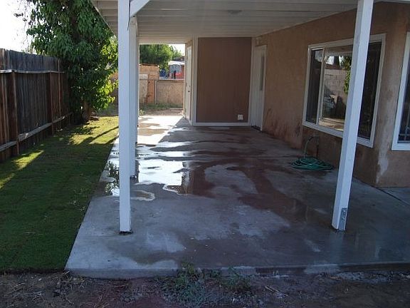 covered patio with laundry room