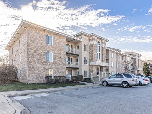 4222 W 77th St APT 102, Chicago, IL 60652