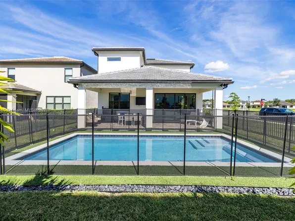 2414 Primrose Pl, Oakland Park, FL 33309