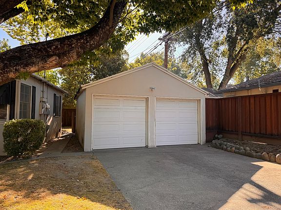 4th image of 2779 Muir Way
