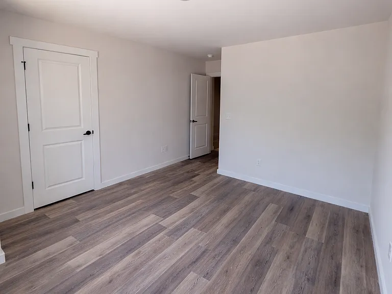 885 W 25th St — Photo 11