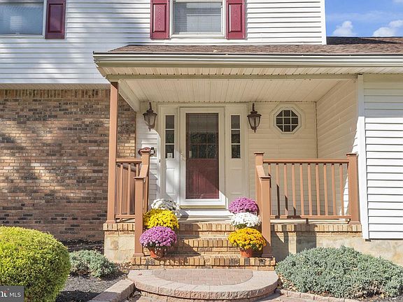 5th image of 33 Beechwood Dr