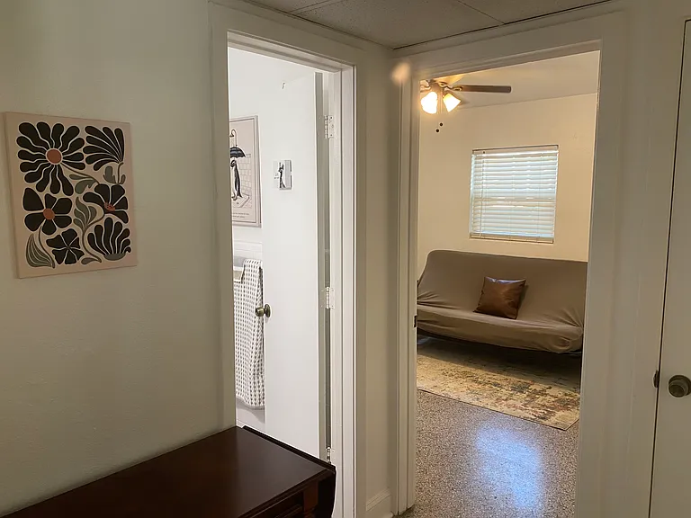 Page Ave — Photo 7