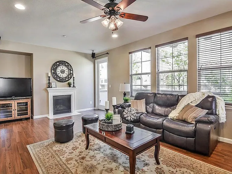 5230 Fioli Loop — Photo 2