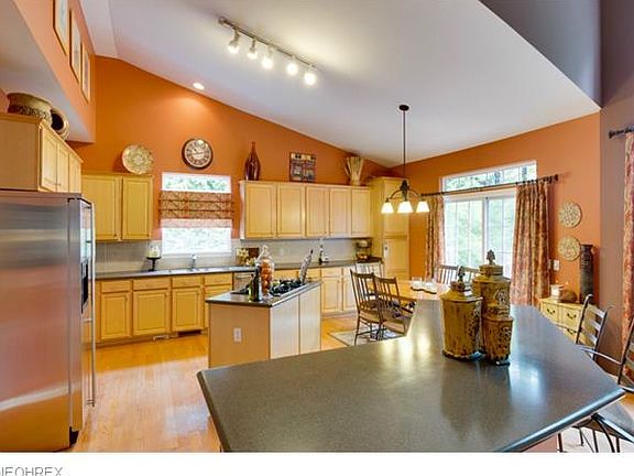4th image of 1115 W Parkway Blvd