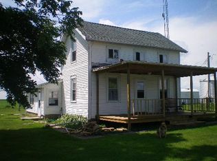 977 E 9th Rd, Wenona, IL 61377