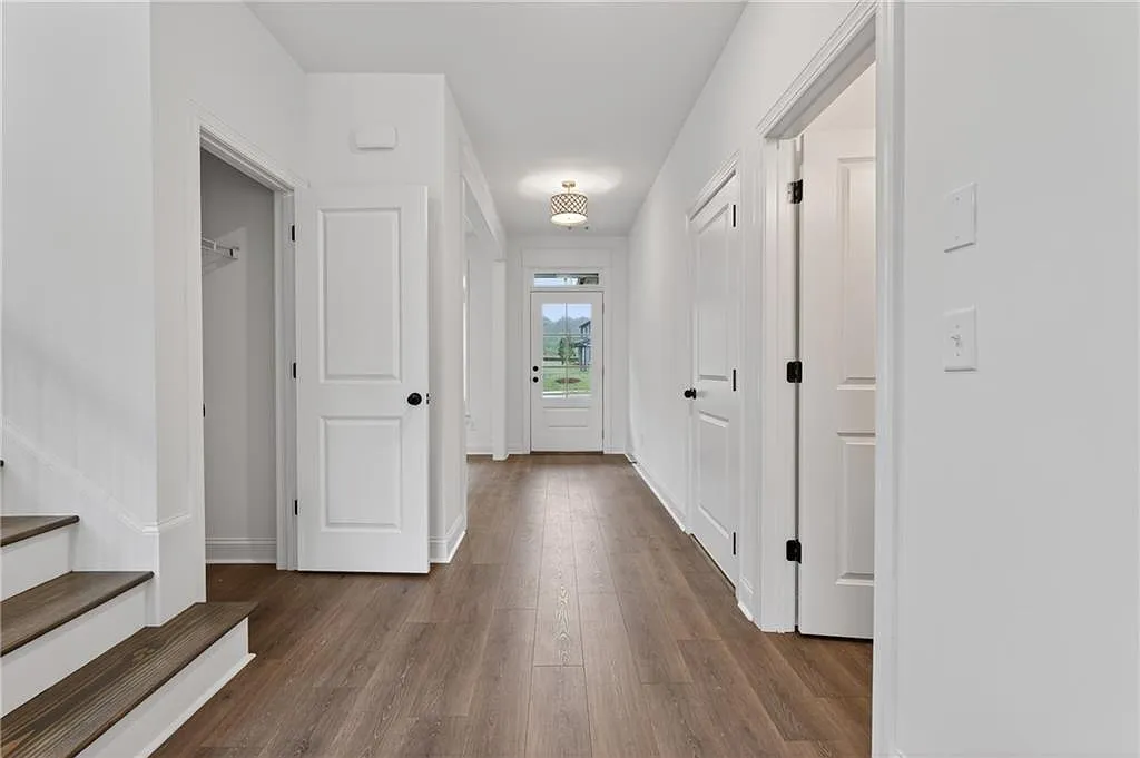 4 bed, 2.5 bath, 2228 sqft, $2,450 — Photo 3