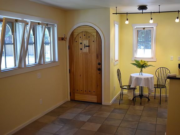 4th image of 9432 NE Midway Ave