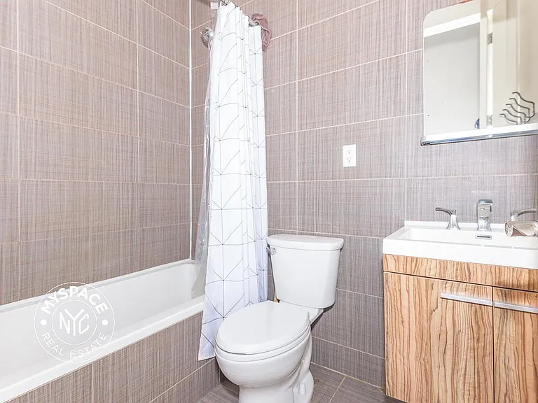 170 Harman St #1R — Photo 6