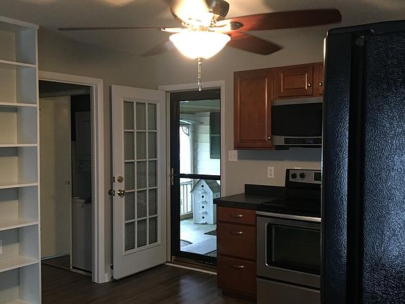 5th image of 102 Winchester Ave