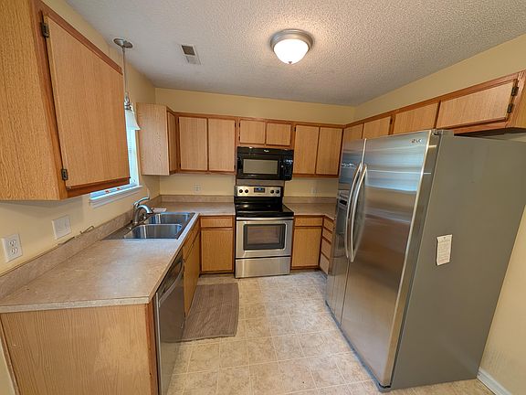 3rd image of 122 Beverly Dr