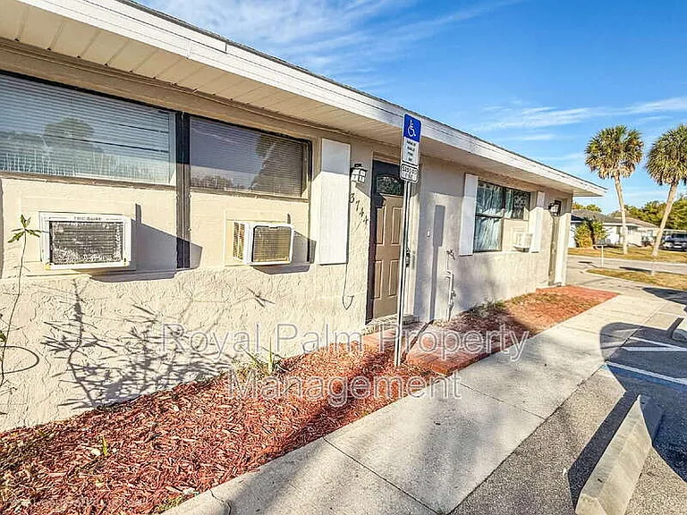3744 Estelle Ave — Photo 4