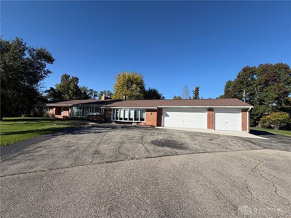 3rd image of 1441 S Dixie Dr