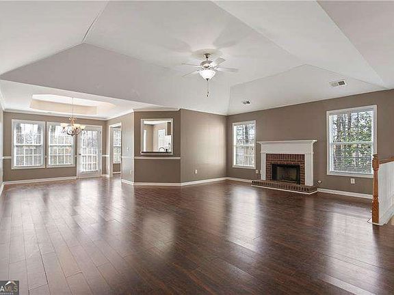 4th image of 177 Hollinger Way