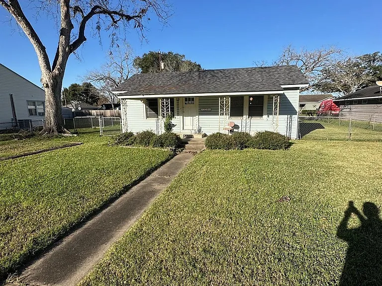 329 Lazy Ln — Photo 10