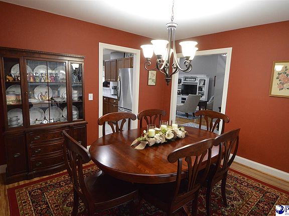 3rd image of 1860 Garland Dr