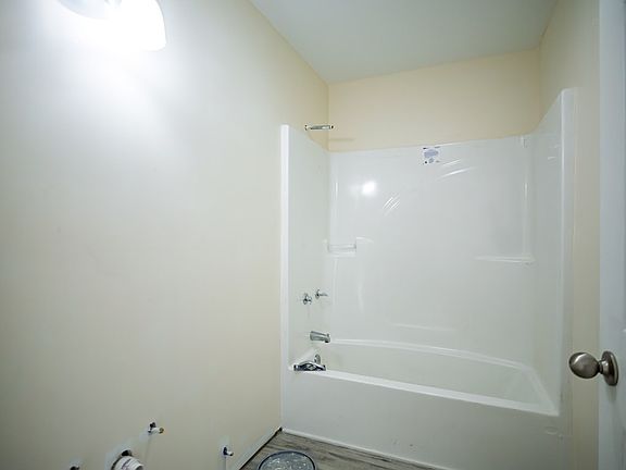 4th image of 71B Parker Rd