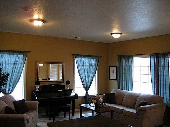3rd image of 1465 N August St