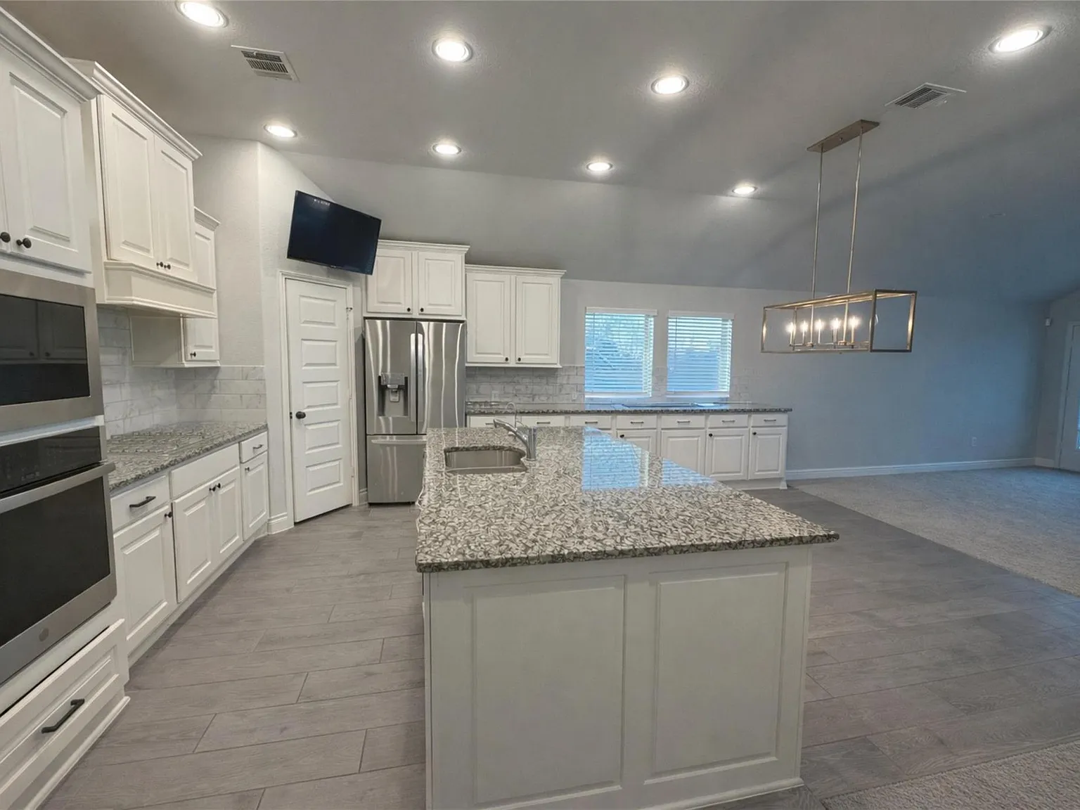 4 bed, 3.0 bath, 2571 sqft, $2,900 — Photo 2