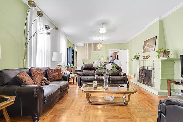 1st image of 3233 Fenton Ave