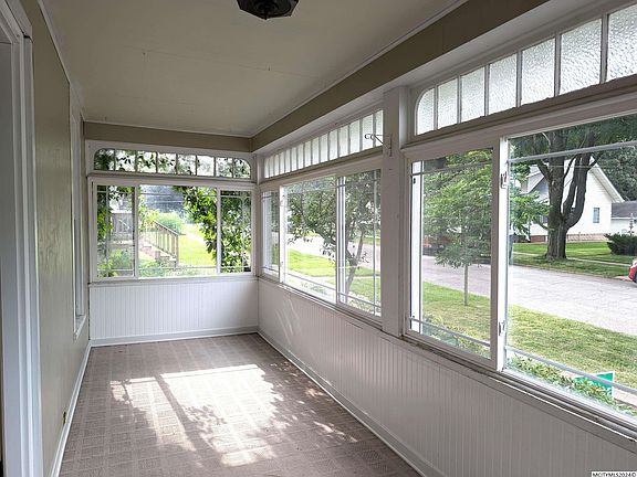 2nd image of 521 4th St SE