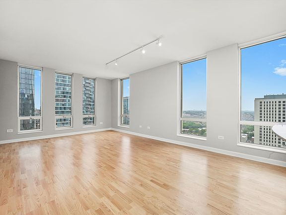 3rd image of 1250 S Michigan Ave APT 1710