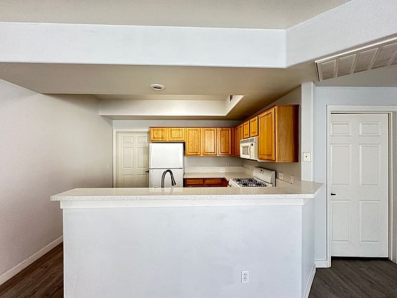 5th image of 5855 Valley Dr Unit 1066