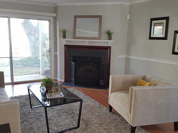 5th image of 2821 Yarling Ct #2821