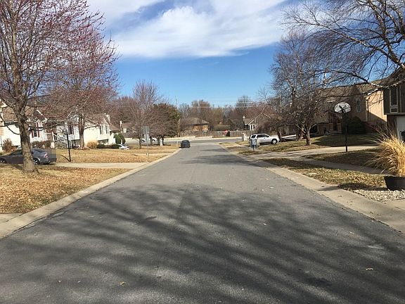 5th image of 112 SE Bristol Dr