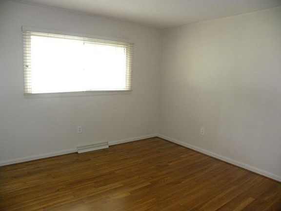 5th image of 117 Gayle Ave