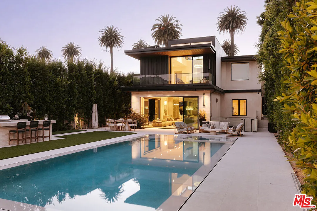 6 bed, 8.0 bath, 8008 sqft, $100,000 — Photo 1