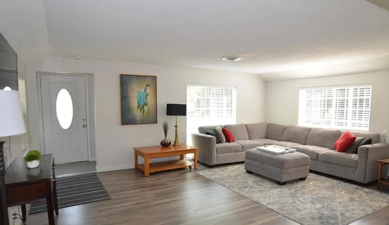 711 Warner Ave — Photo 1