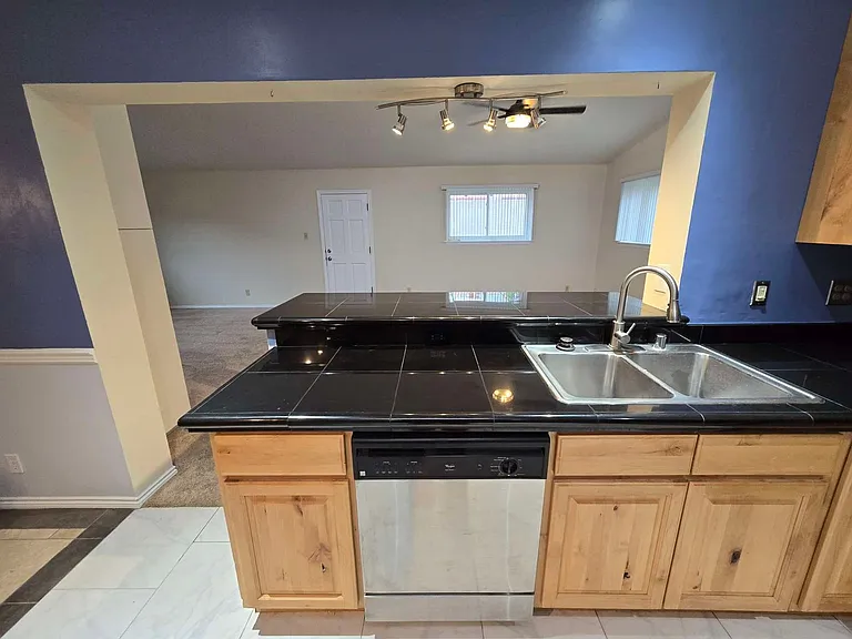 1500 Shirley St NE — Photo 8