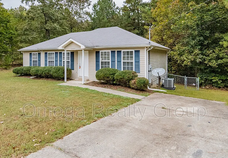 2587 Evergreen Rd — Photo 2