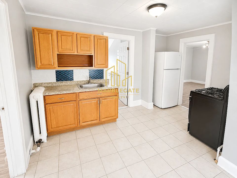 1st image of 117 4th Ave #33