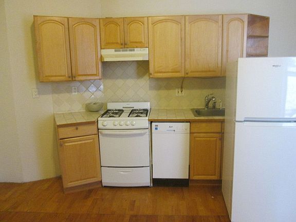 3rd image of 116 E 92nd St #5N