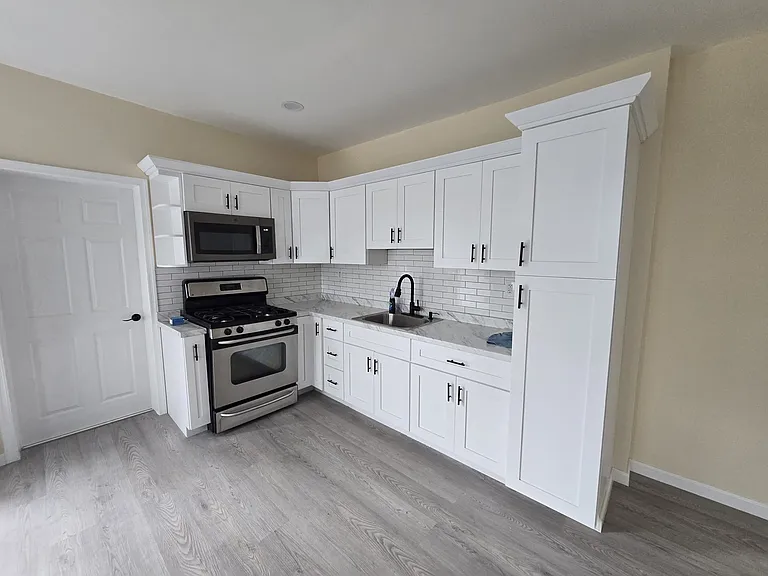 338 E Main St — Photo 3