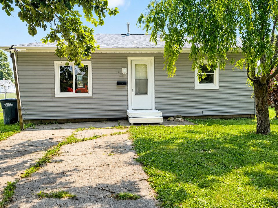 1st image of 825 Oak St
