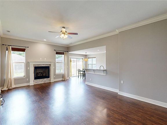 2nd image of 143 Alexandra Loop